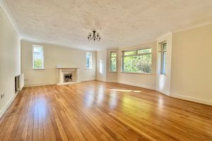 Lounge- click for photo gallery